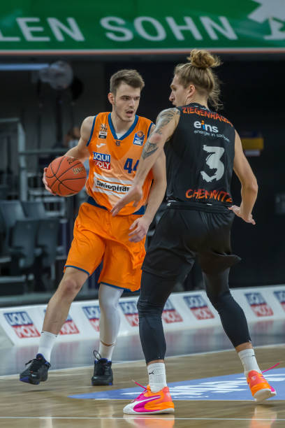 曾多次扮演 曾多次扮演